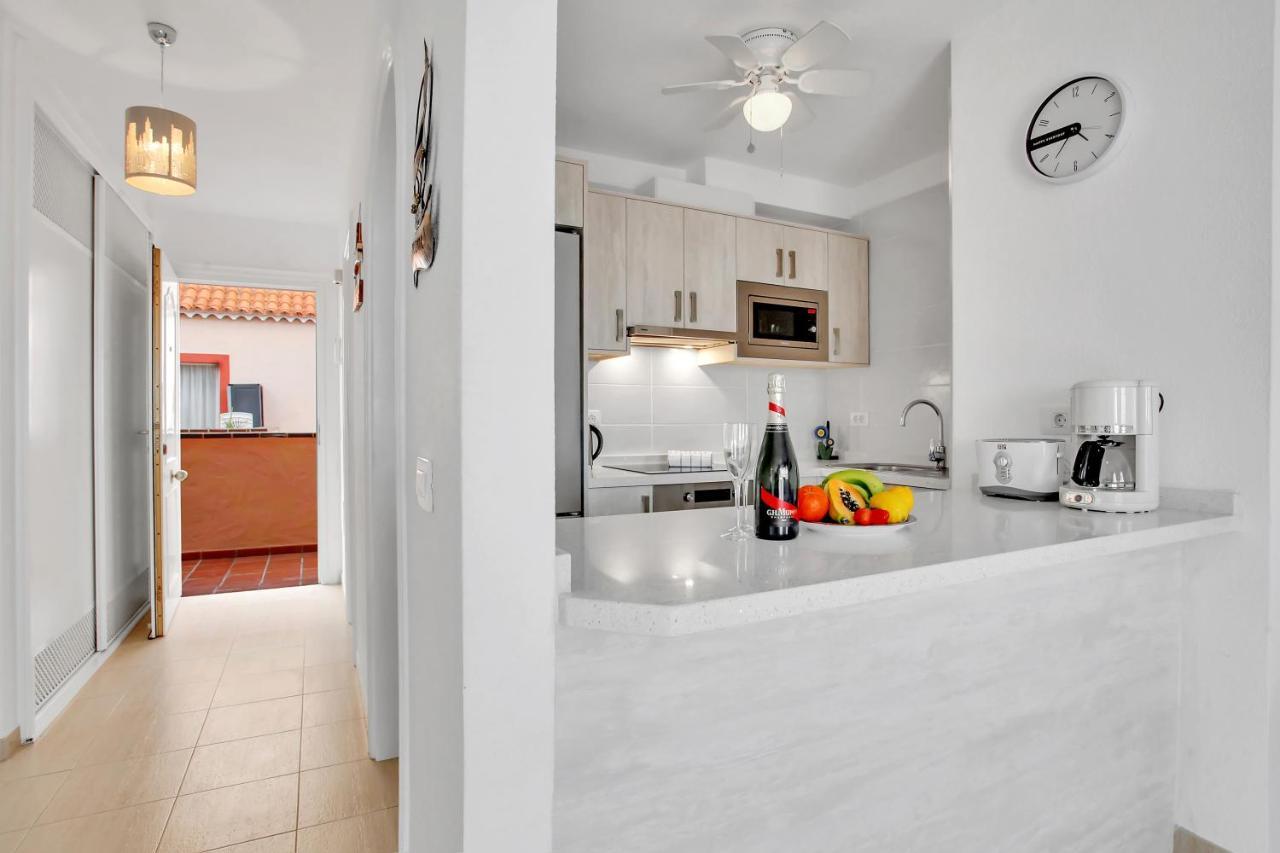 Top Floor, Sea View, Huge Terrace, Heated Pool, Garage Лос-Крістіанос Екстер'єр фото